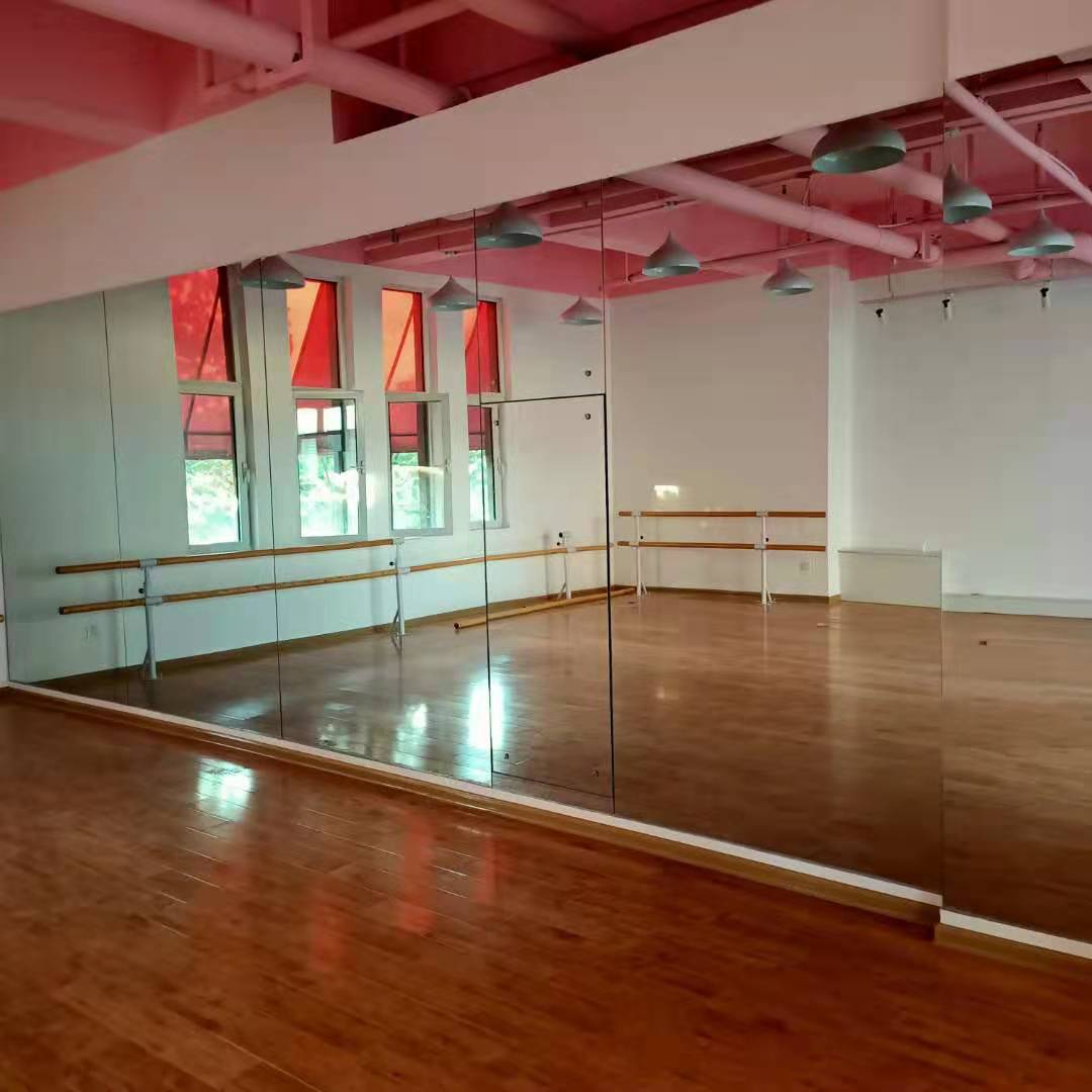 玻璃隔斷使用不危險要注意相關(guān)事項(xiàng)才行