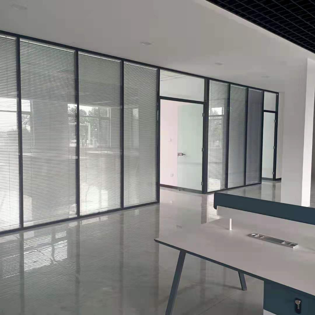 玻璃隔斷為您呈現(xiàn)別具一格的裝飾效果！